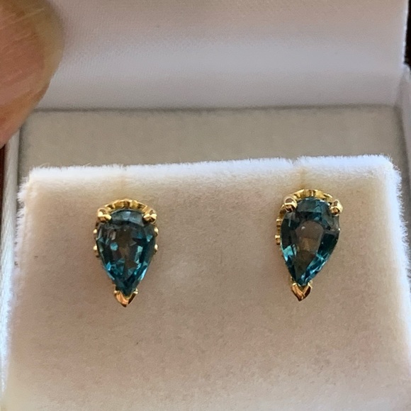 NEW 14KY London Blue Pear Shaped Stud Earrings - Picture 13 of 14